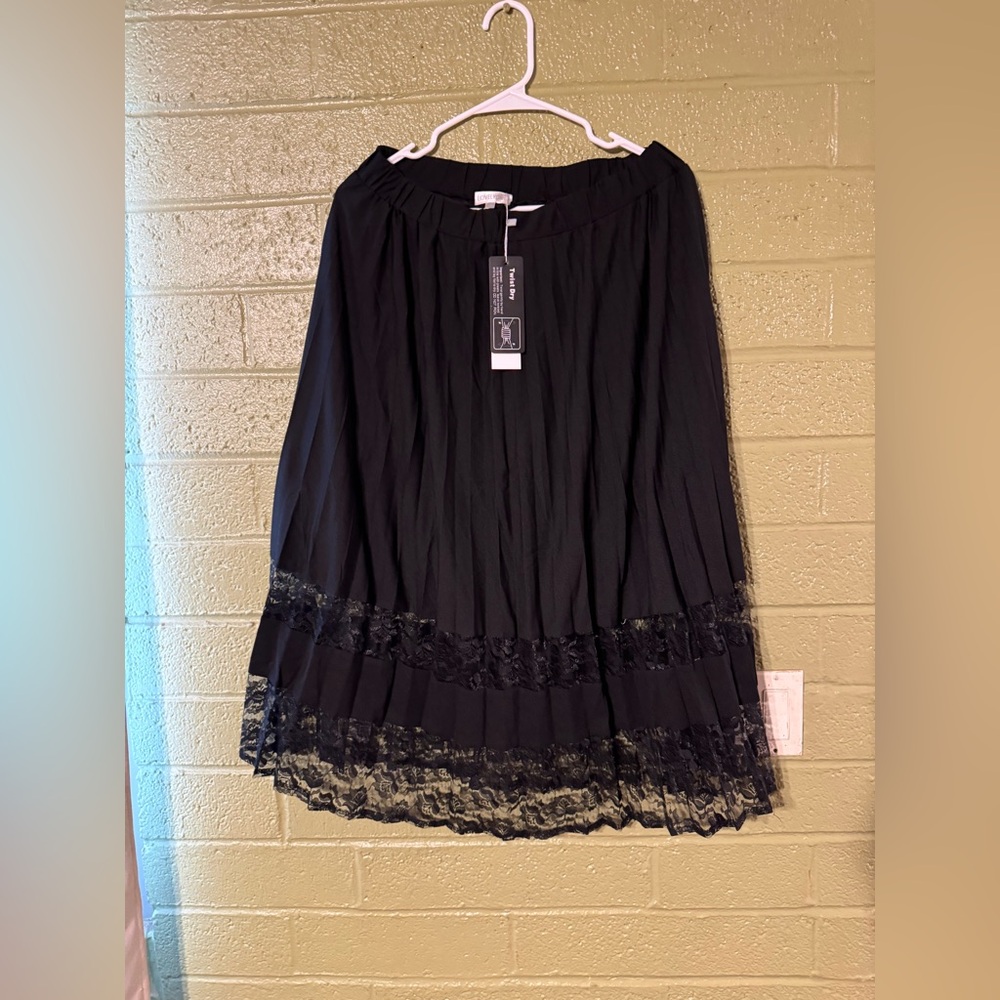 Elegant Black Lace Trim Skirt